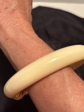 Chunky Cream Bangle Boho Chic Vintage With Gold Tone Accent Made In Italy